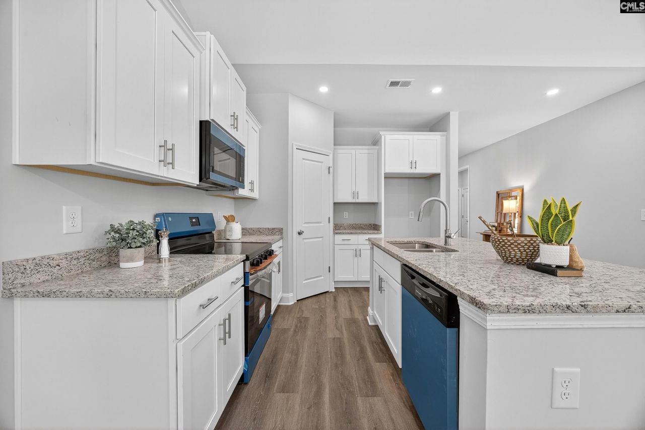 521 Romford Road Photo 12