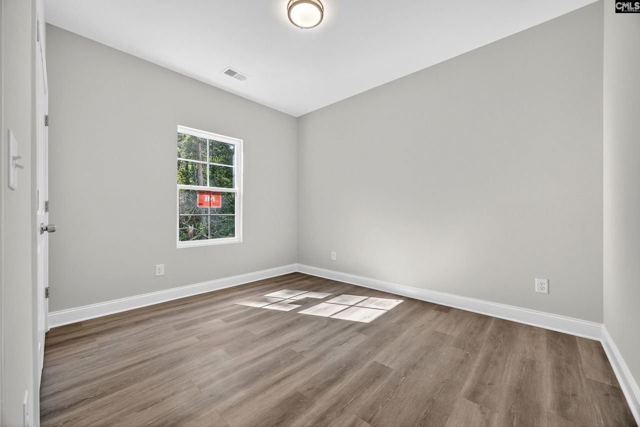 521 Romford Road Photo 14