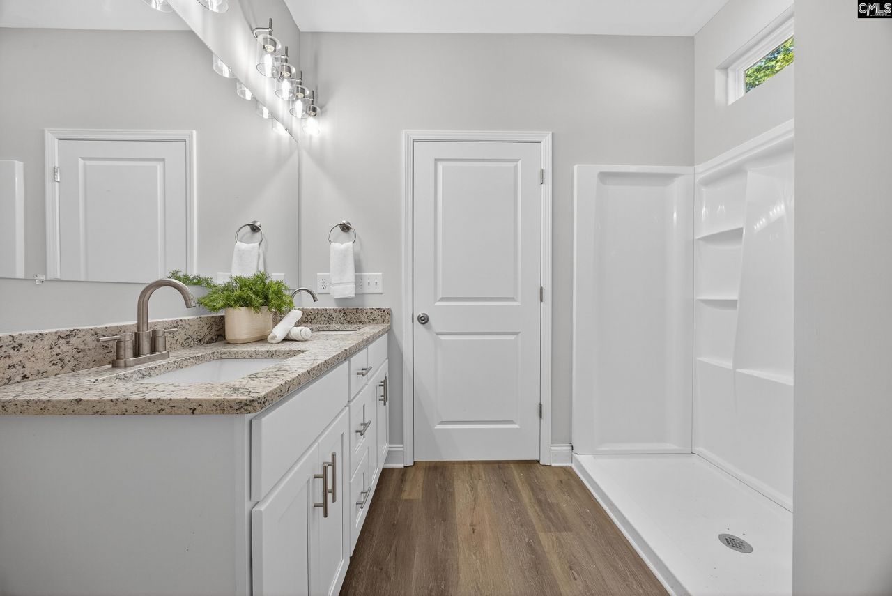 521 Romford Road Photo 22