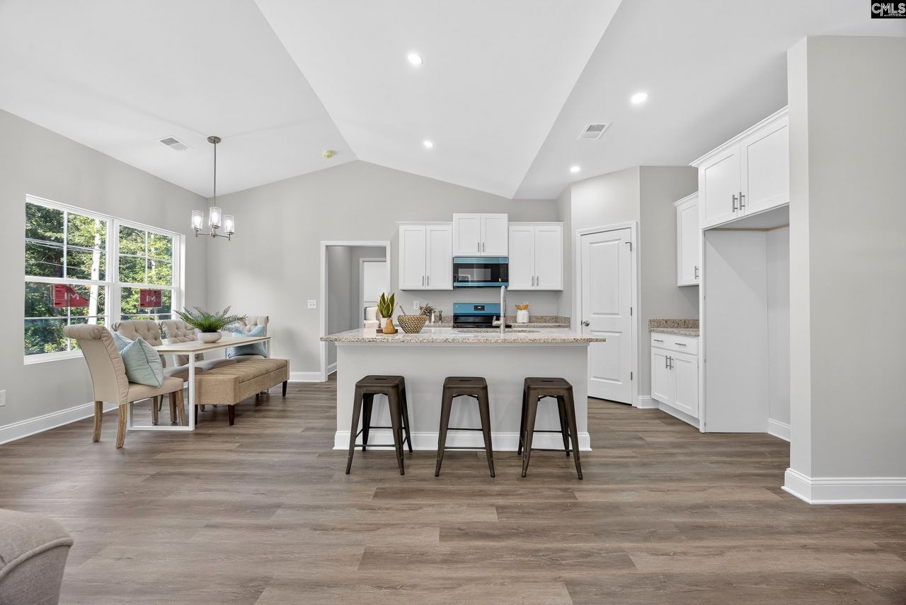 521 Romford Road Photo 34