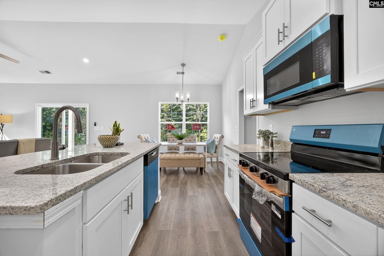 521 Romford Road Photo 37