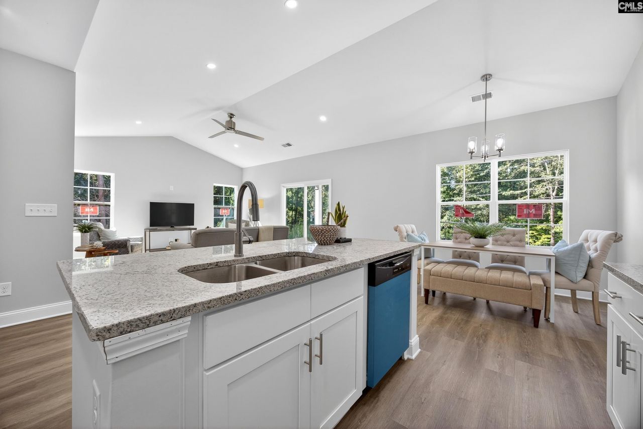 521 Romford Road Photo 38