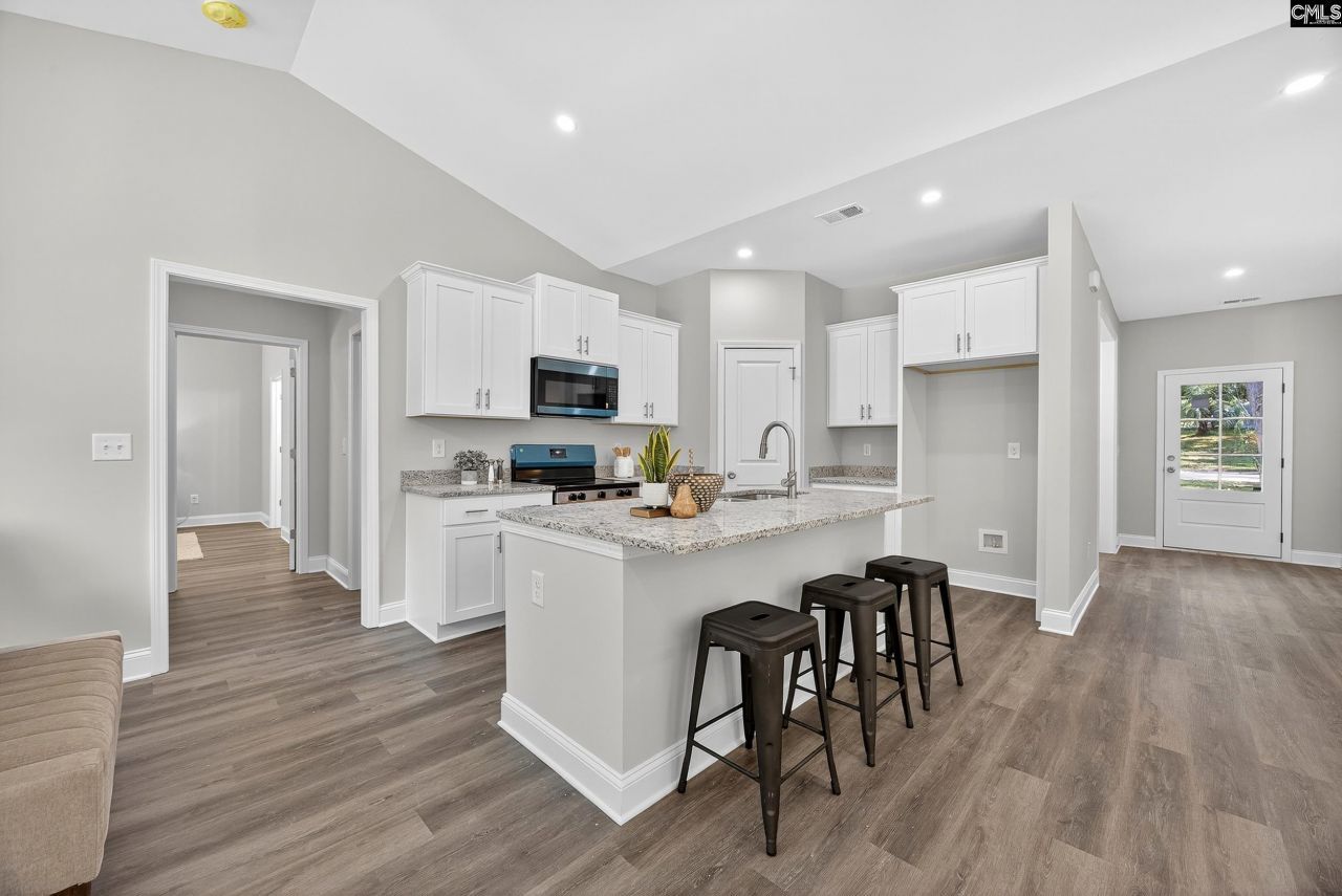 521 Romford Road Photo 41