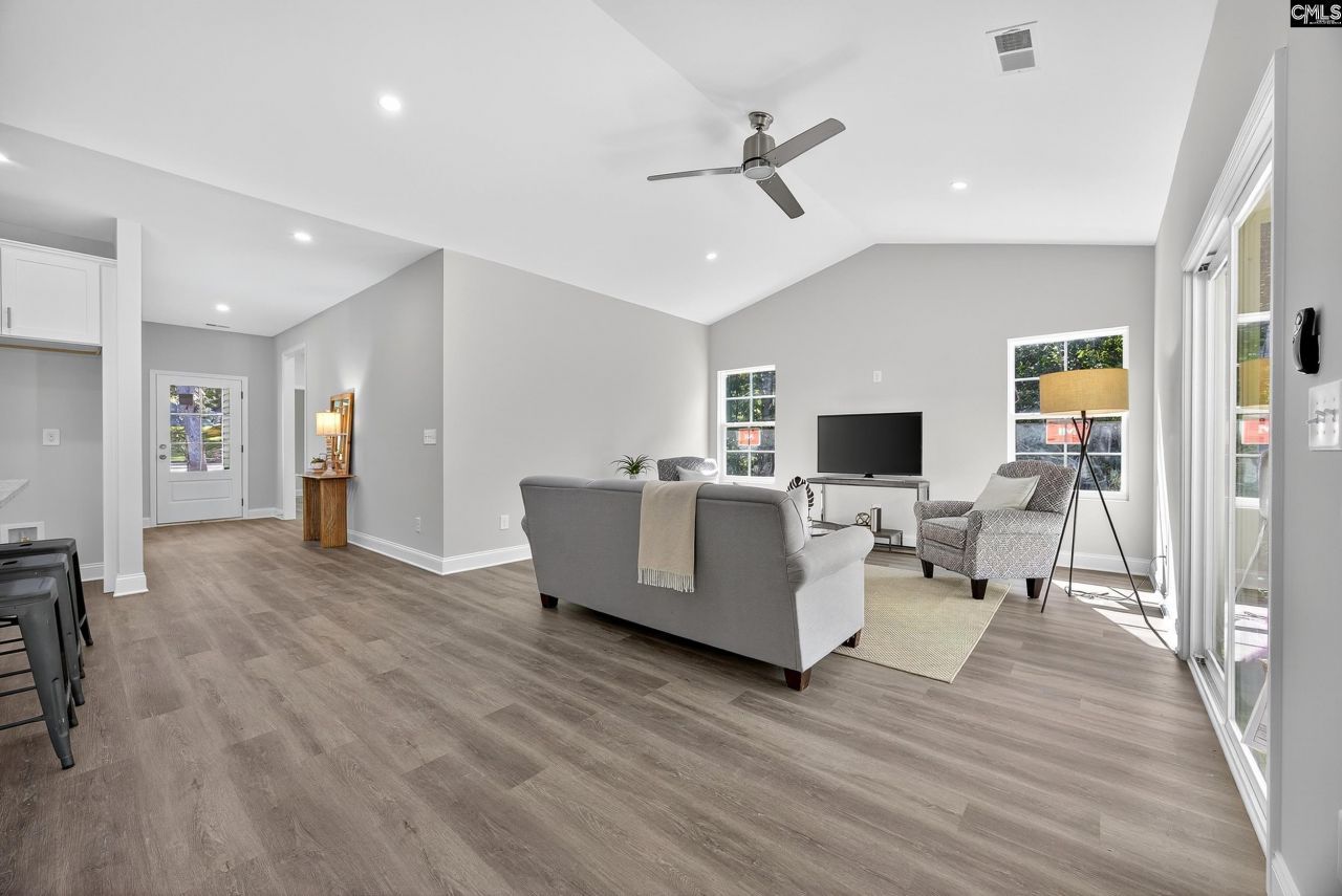 521 Romford Road Photo 42