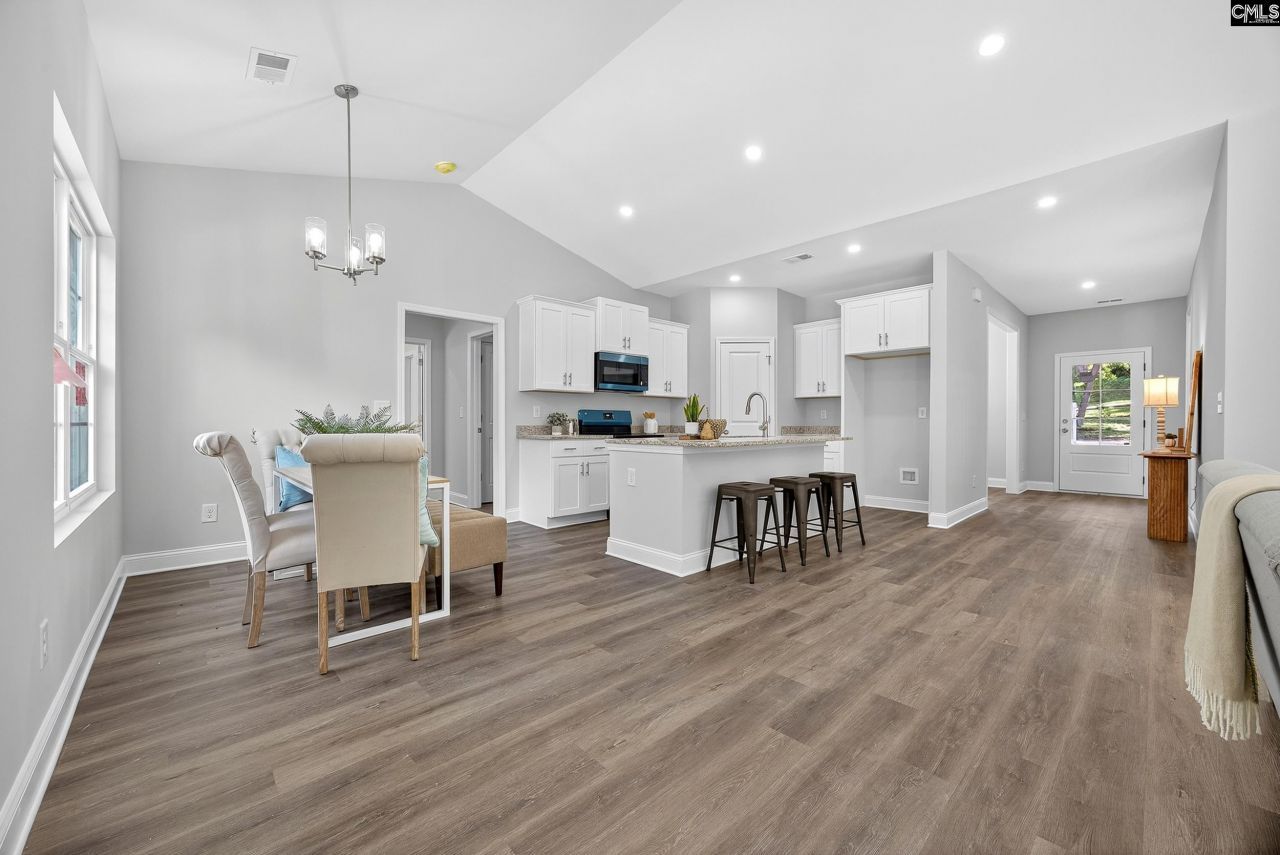 521 Romford Road Photo 47