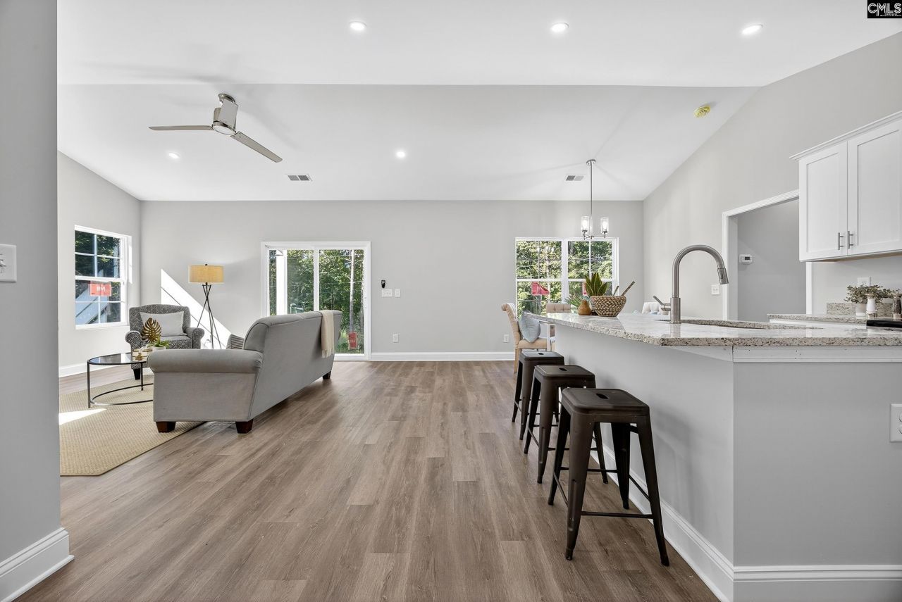 521 Romford Road Photo 8