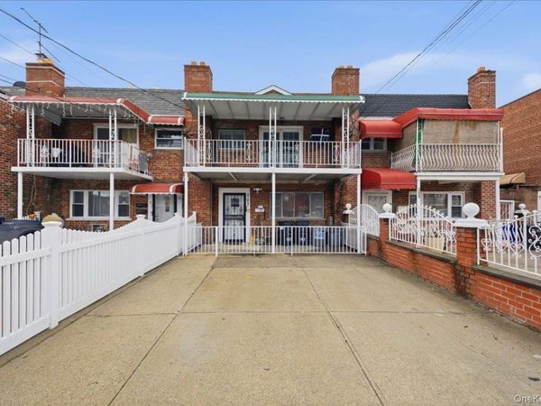 707 Hollywood Avenue, Bronx, NY 10465