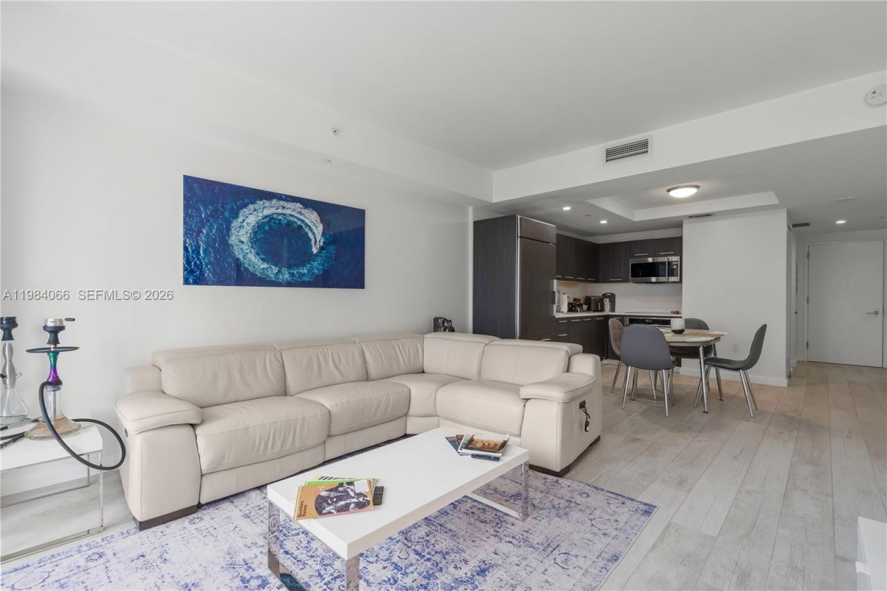 45 SW 9th St, Unit 1405, Miami, FL 33130 Photo