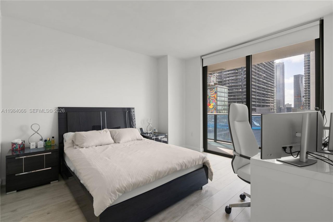 45 SW 9th St, Unit 1405, Miami, FL 33130 Photo
