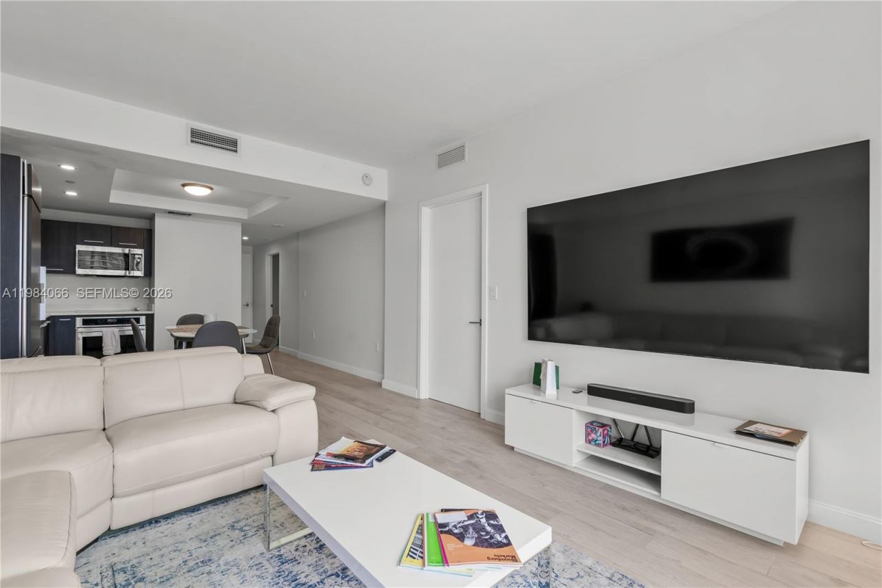 45 SW 9th St , Unit 1405, Miami, FL 33130 Photo