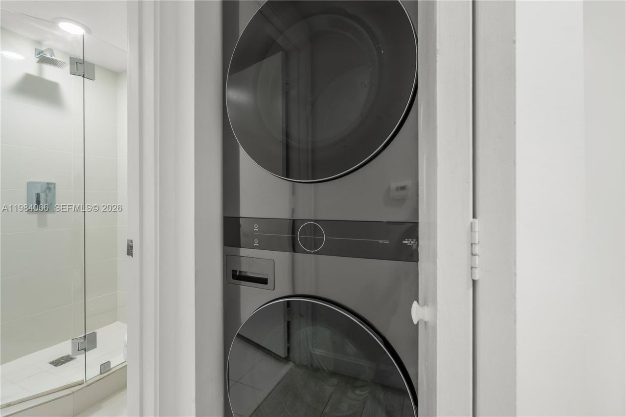 45 SW 9th St, Unit 1405, Miami, FL 33130 Photo