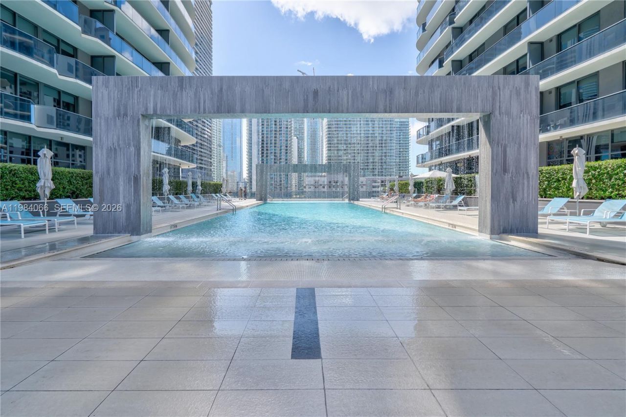 45 SW 9th St, Unit 1405, Miami, FL 33130 Photo
