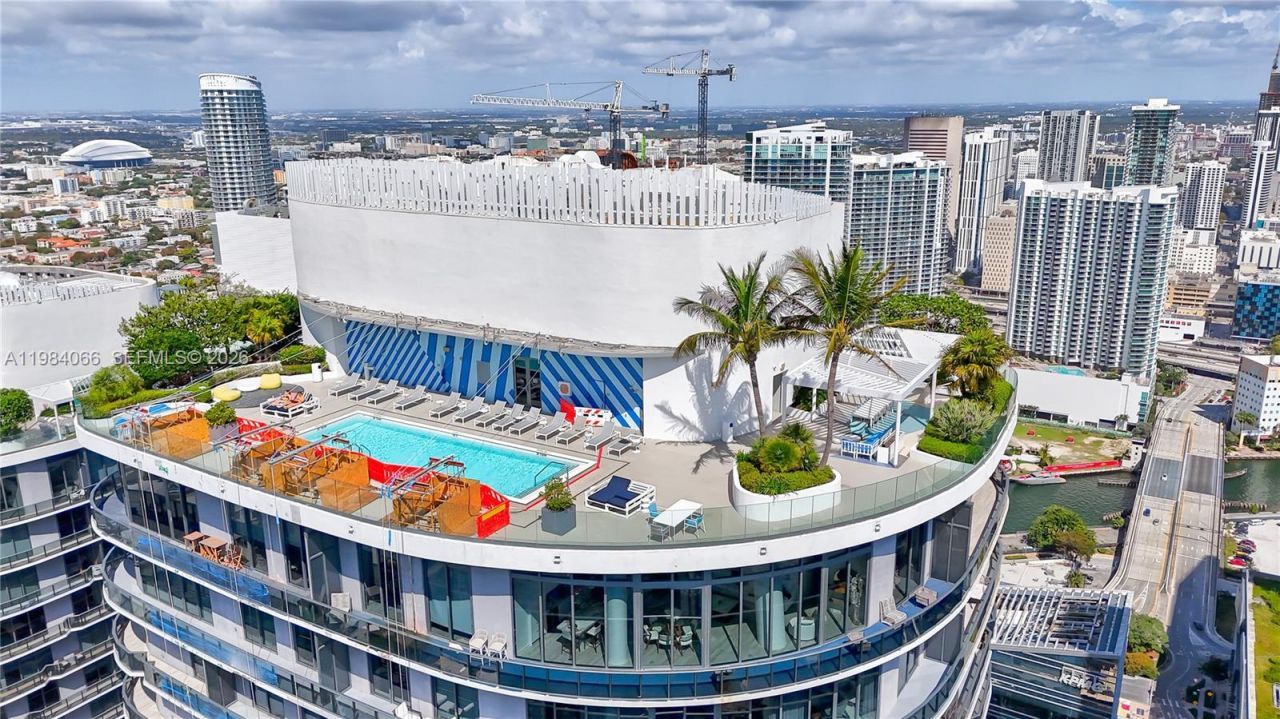 45 SW 9th St, Unit 1405, Miami, FL 33130 Photo