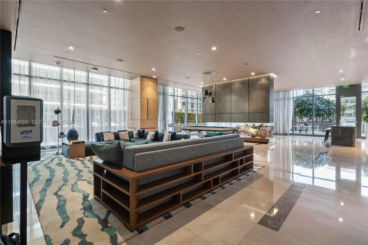 45 SW 9th St, Unit 1405, Miami, FL 33130 Photo