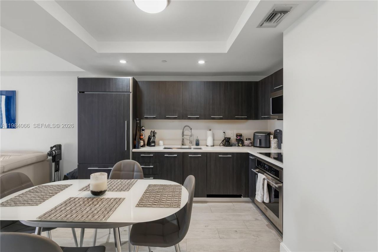 45 SW 9th St , Unit 1405, Miami, FL 33130 Photo