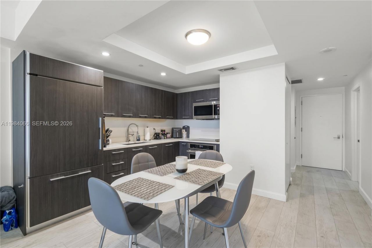 45 SW 9th St, Unit 1405, Miami, FL 33130 Photo