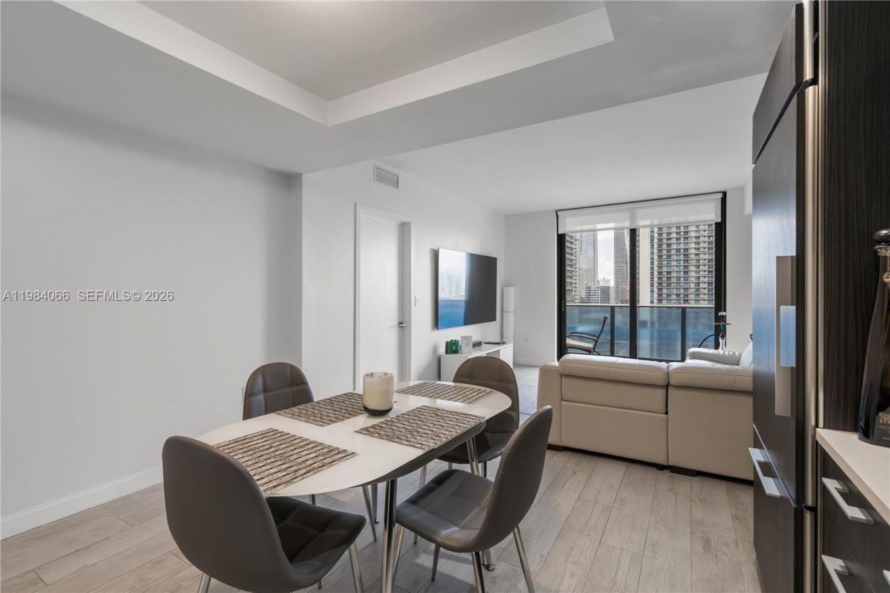 45 SW 9th St, Unit 1405, Miami, FL 33130 Photo
