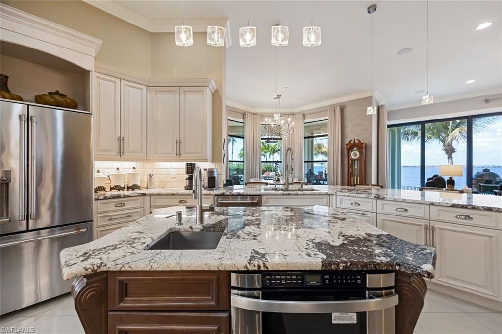 3944 W Riverside Dr, Fort Myers, FL 33901 Photo