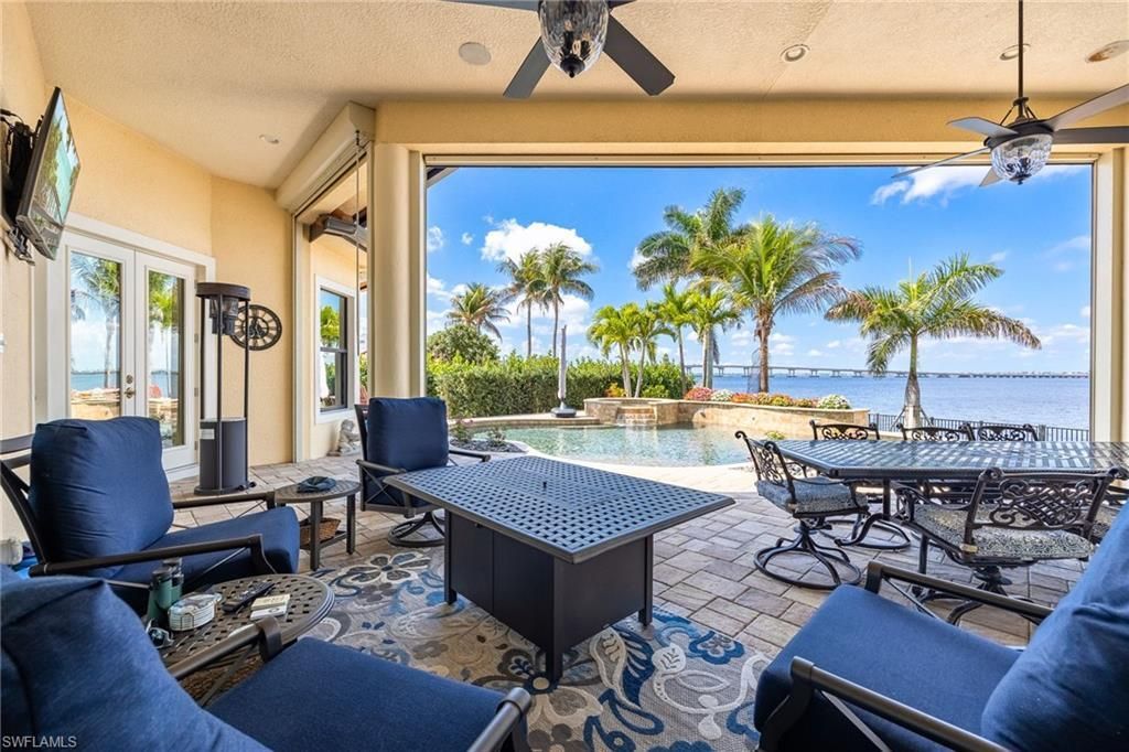 3944 W Riverside Dr, Fort Myers, FL 33901 Photo