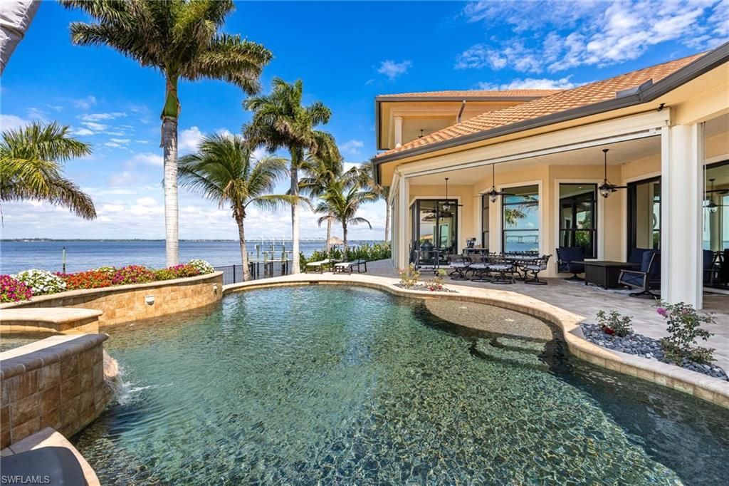 3944 W Riverside Dr, Fort Myers, FL 33901 Photo