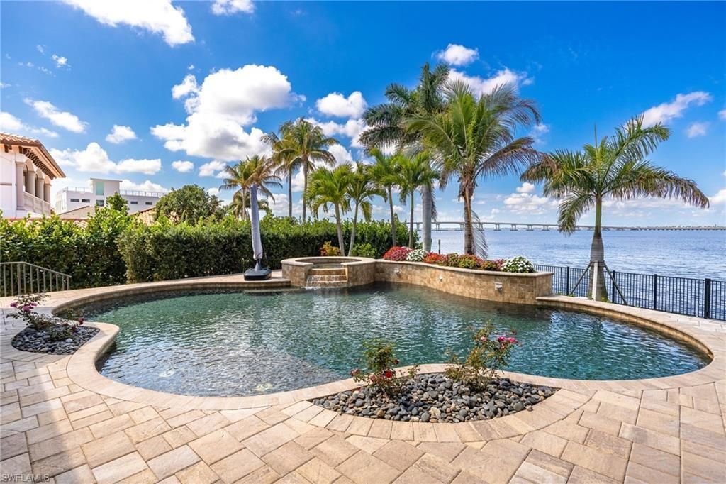 3944 W Riverside Dr, Fort Myers, FL 33901 Photo