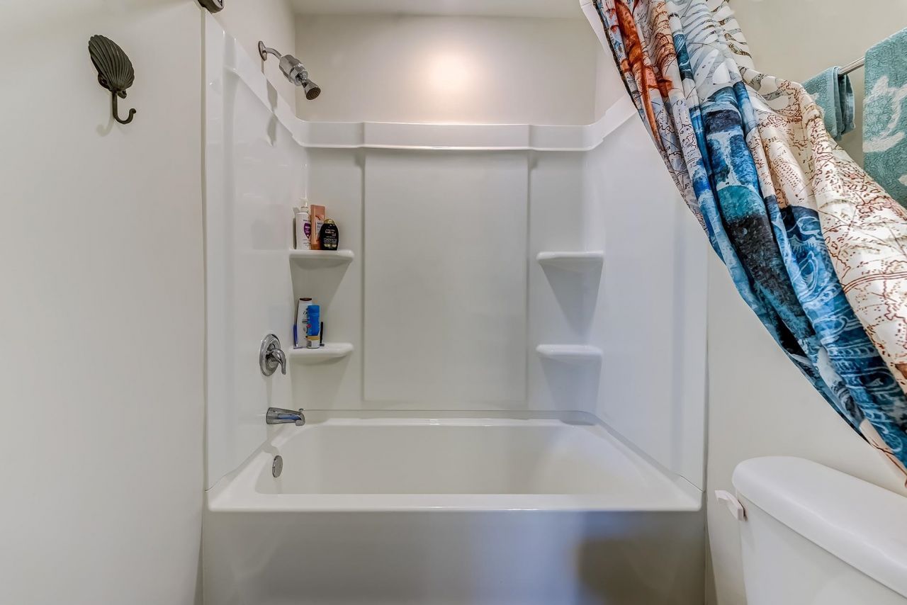 215 Goldenrod Circle Photo 32