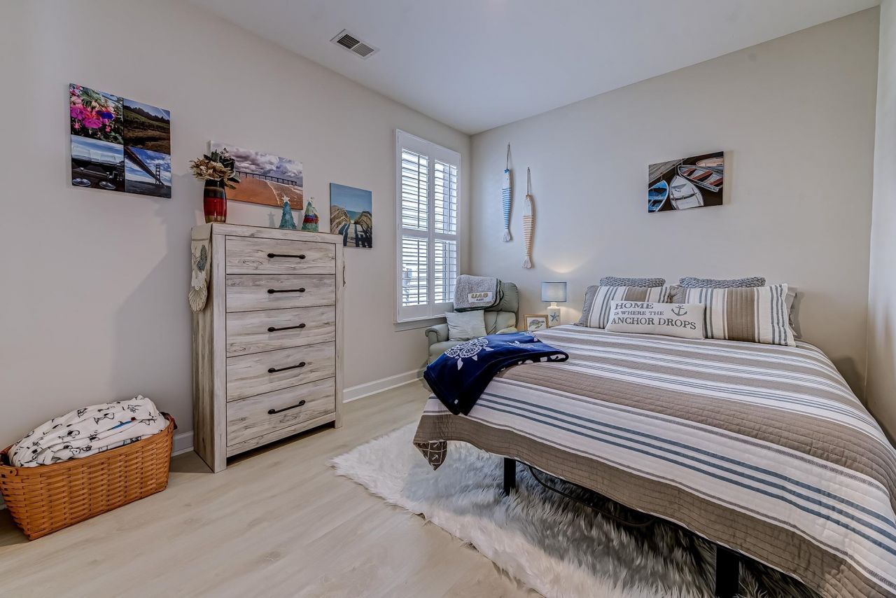 215 Goldenrod Circle Photo 33