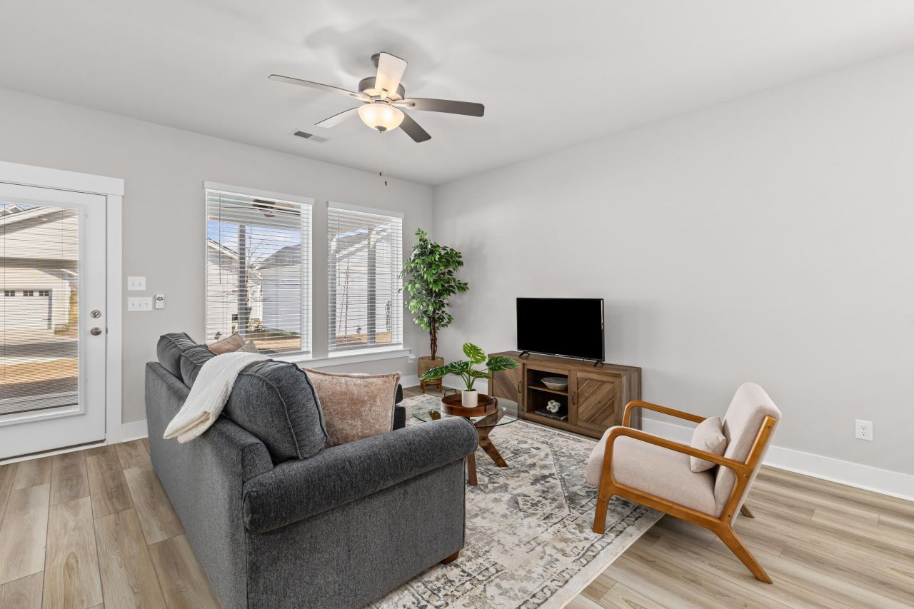 230 Symphony Avenue Photo 16