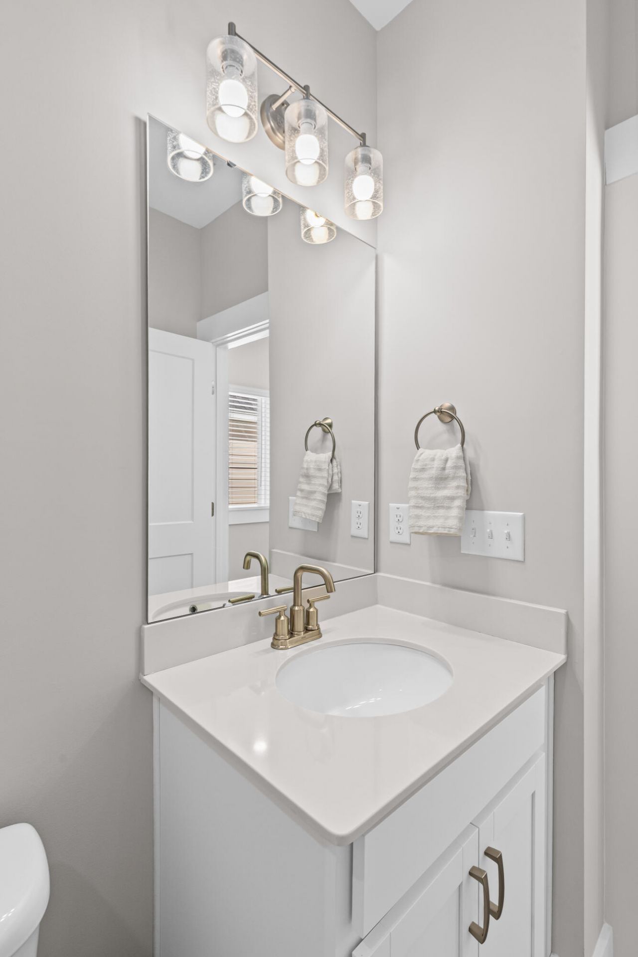 230 Symphony Avenue Photo 31