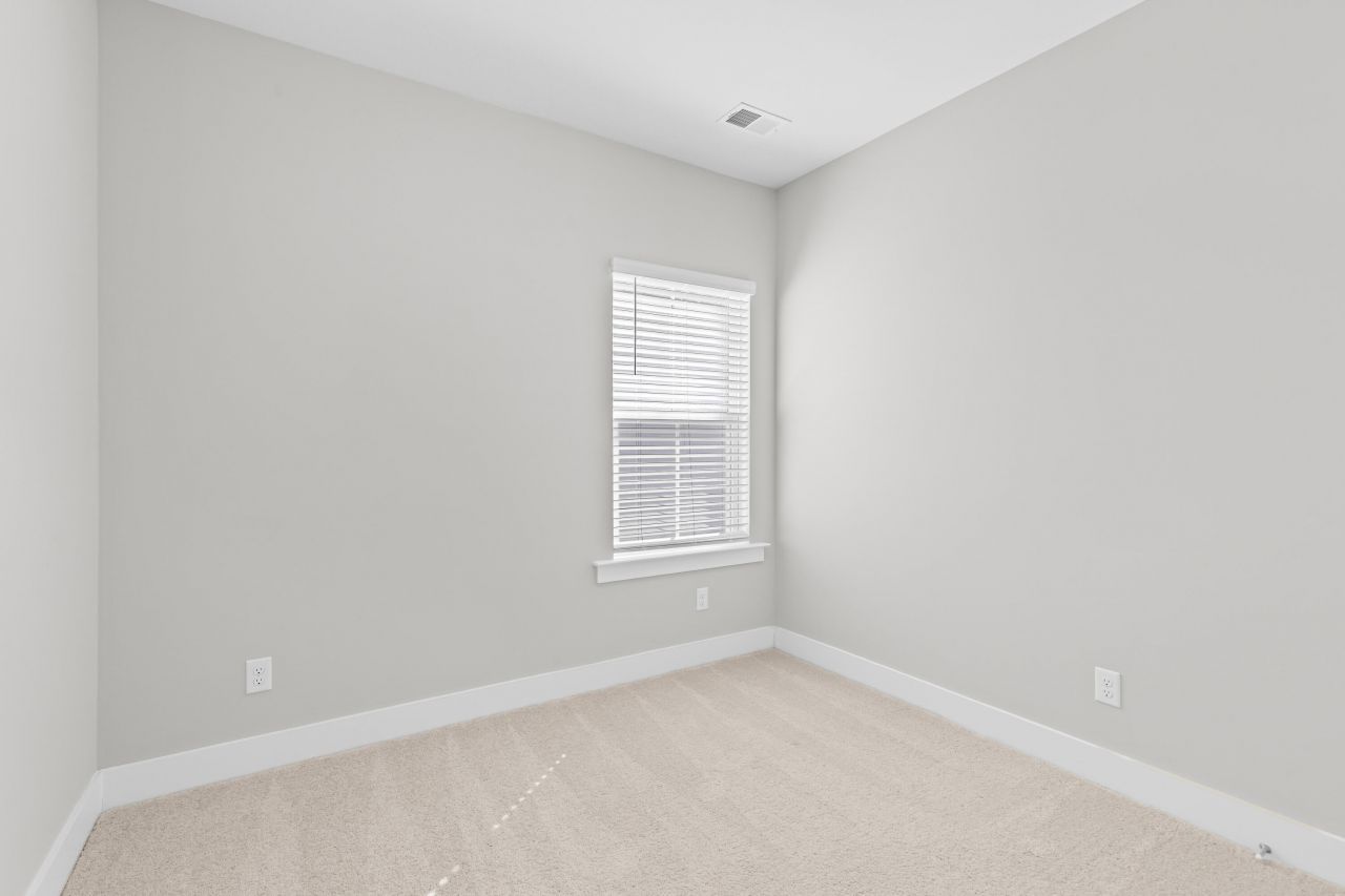 230 Symphony Avenue Photo 32