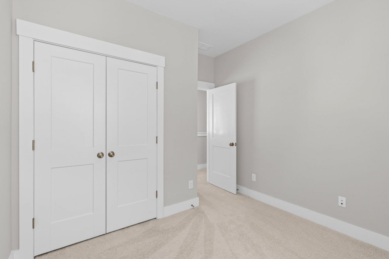 230 Symphony Avenue Photo 33