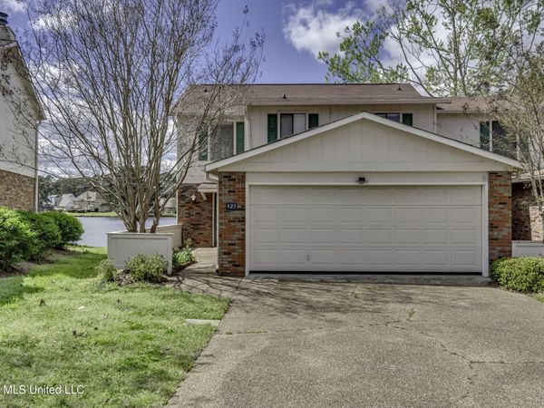 423 Lakebend Place, Brandon, MS 39042