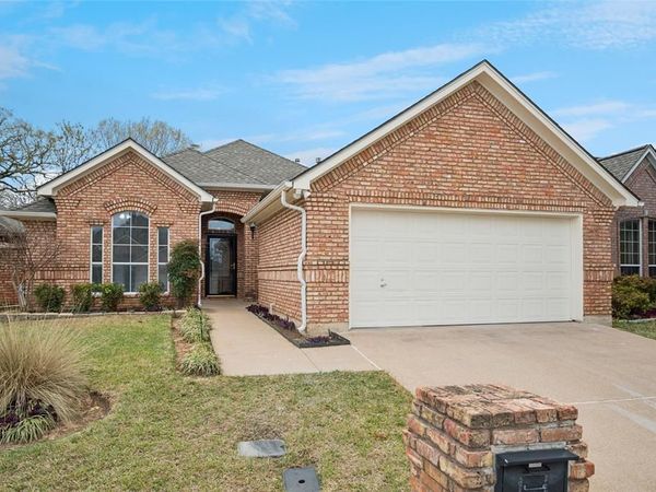 3216 Village Oak Drive, Arlington, TX 76017