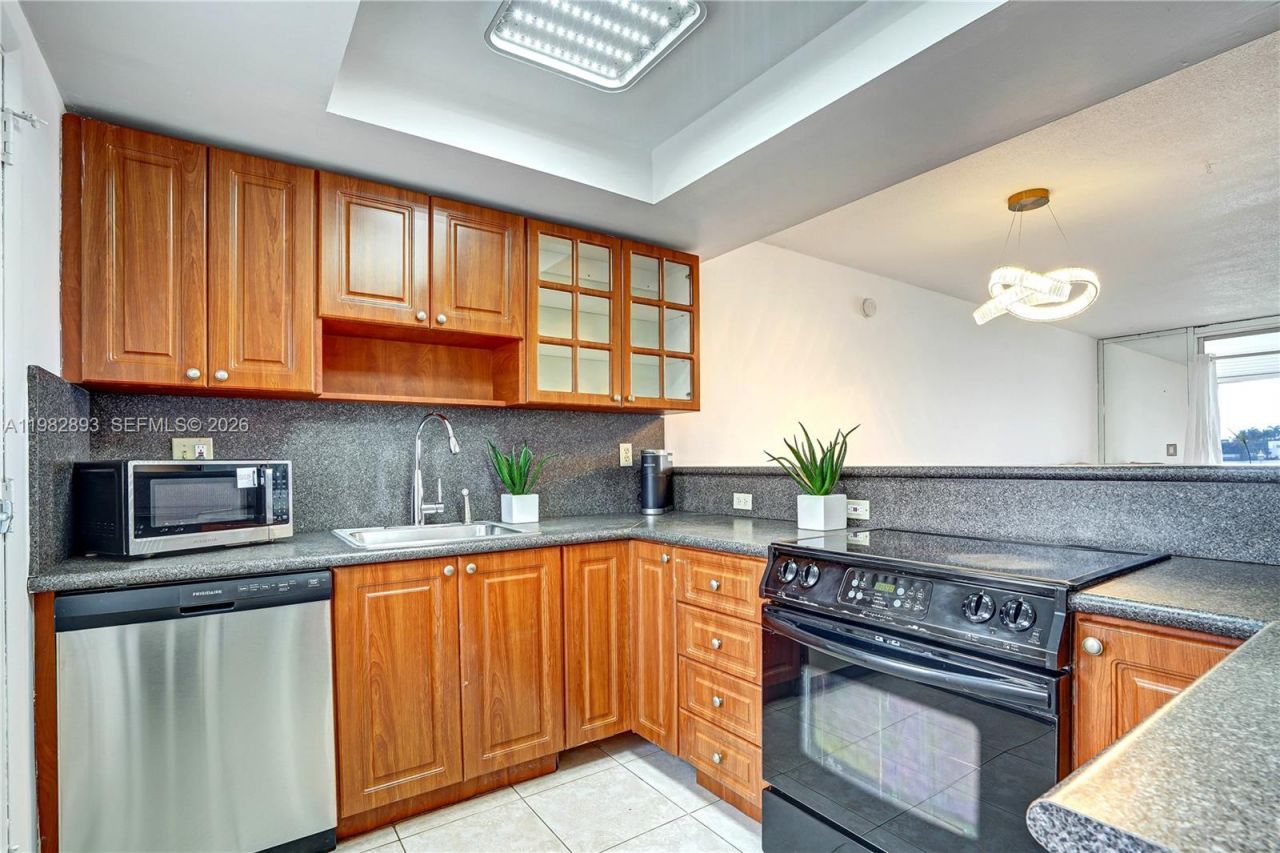 3020 Marcos Dr , Unit S108, Aventura, FL 33160 Photo