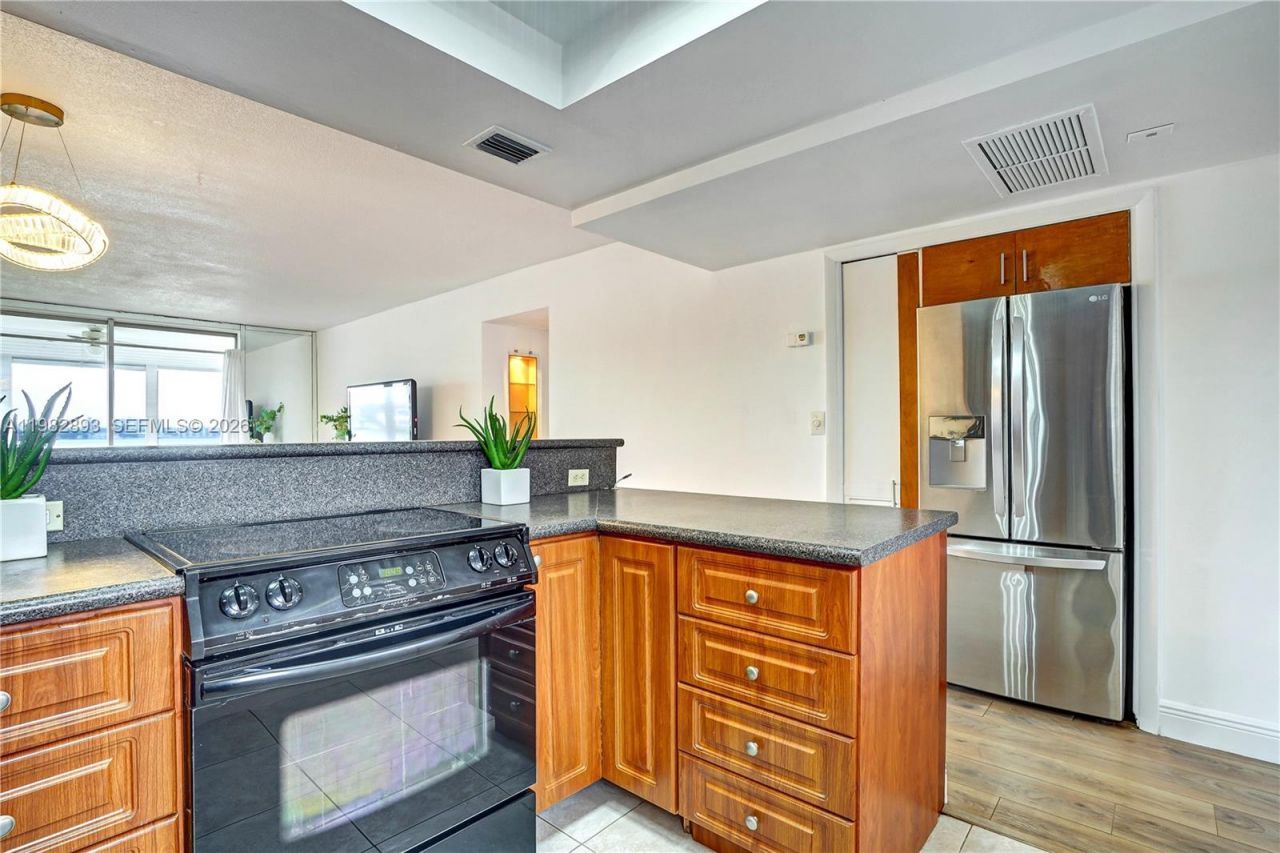 3020 Marcos Dr , Unit S108, Aventura, FL 33160 Photo