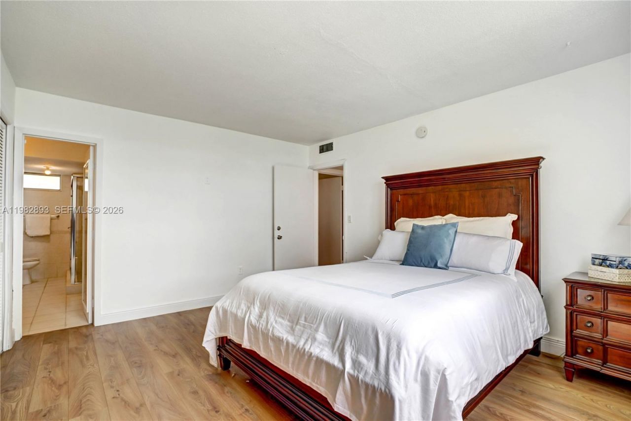 3020 Marcos Dr , Unit S108, Aventura, FL 33160 Photo