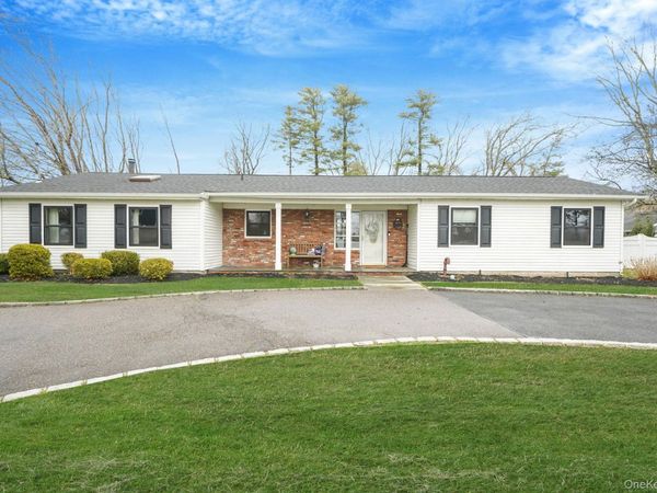 15 Vee Jay Drive , Shoreham, NY 11786