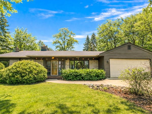 923 W Montclaire Ave, Glendale, WI 53217