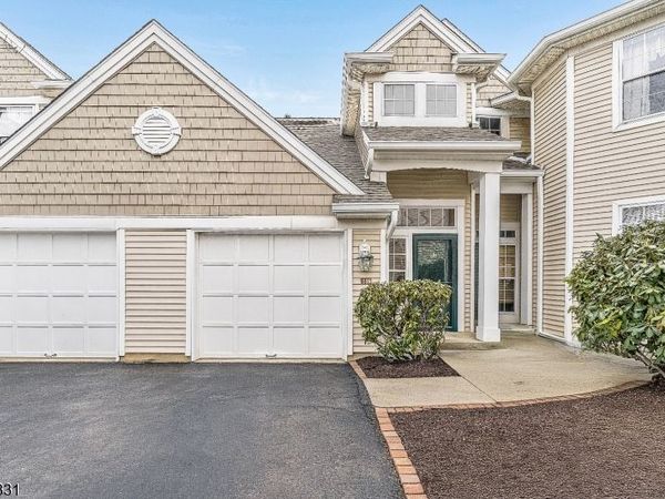 216 Bald Eagle Dr, Lopatcong, NJ 08886