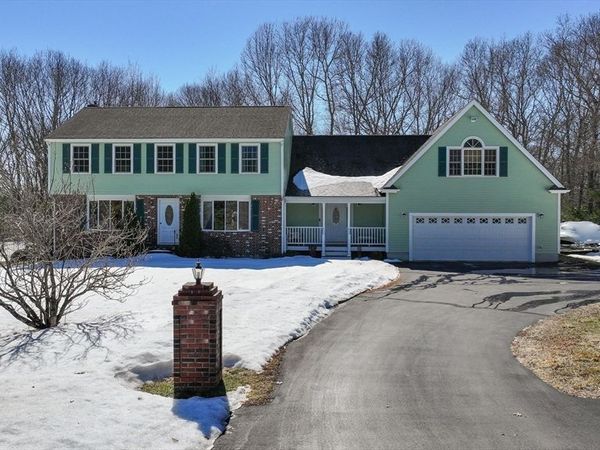3 Angela Dr, Foxboro, MA 02035