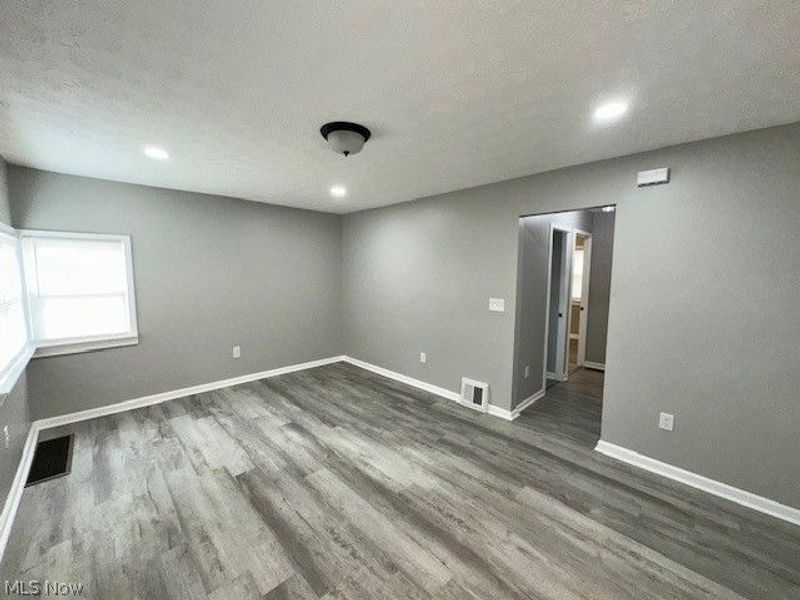 15707 Cloverside Avenue, Cleveland, OH 44128 Photo 3