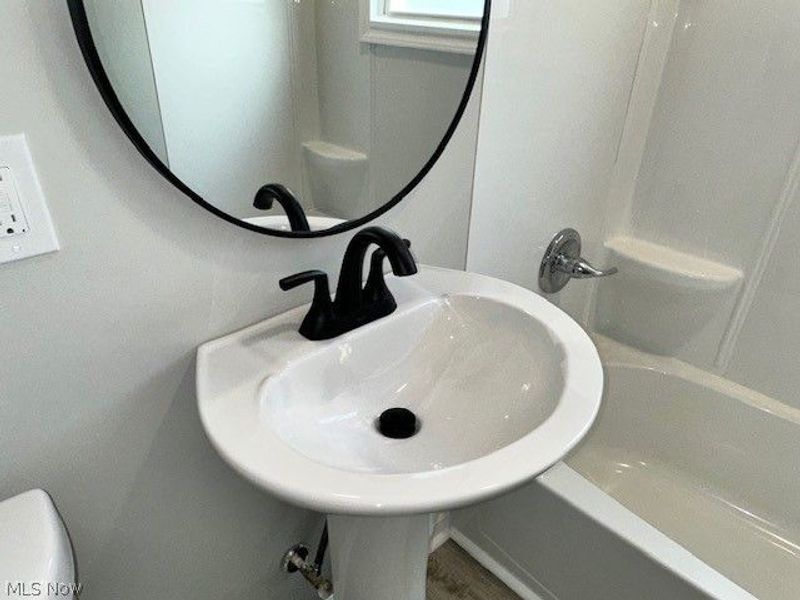 15707 Cloverside Avenue, Cleveland, OH 44128 Photo 8