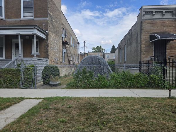 2103 S Trumbull Avenue , Chicago, IL 60623