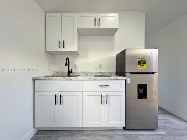 9255 SW 43rd Ter , Unit Rear, Miami, FL 33165