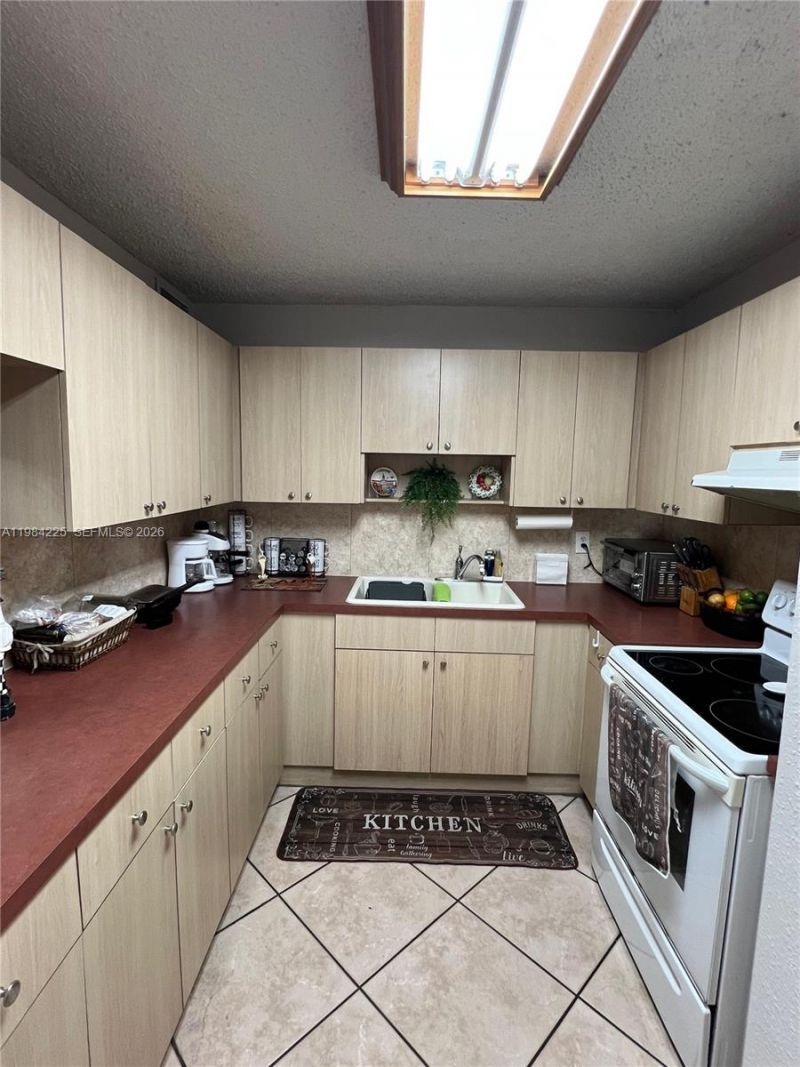 1900 W 68th St , Unit F104, Hialeah, FL 33014 Photo