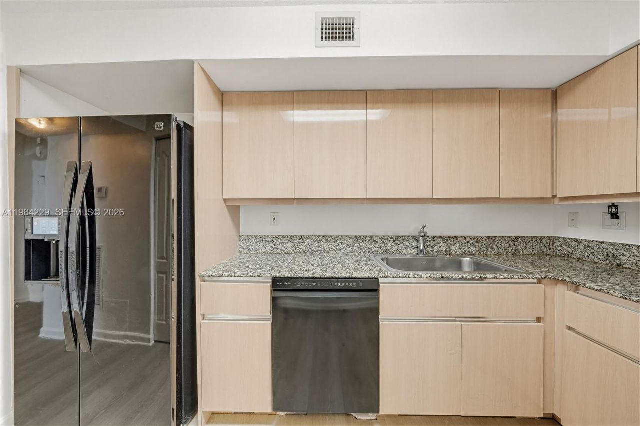 5757 Collins Ave, Unit 707, Miami Beach, FL 33140 Photo