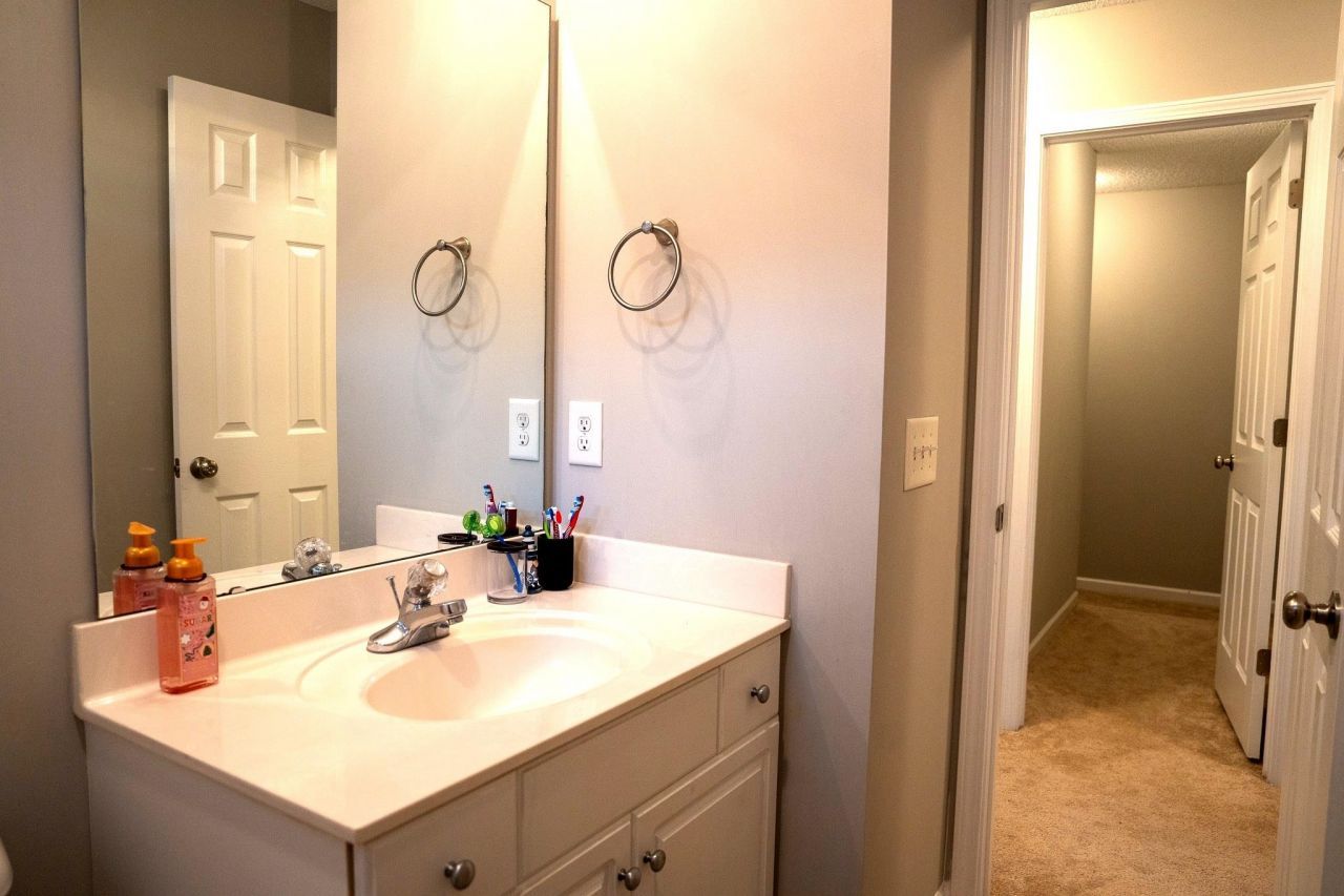 2039 Chadbury Ln. Photo 32