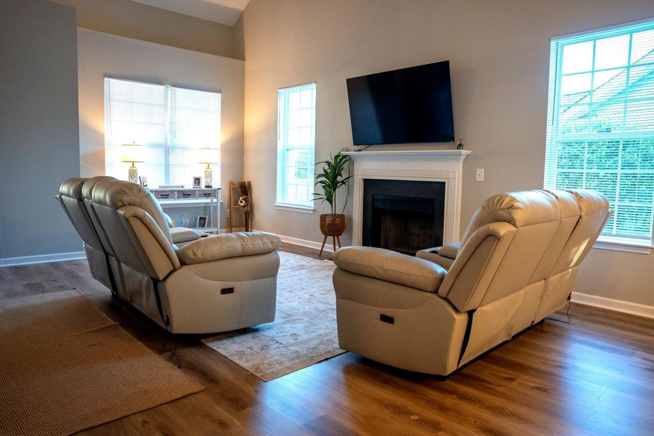 2039 Chadbury Ln. Photo 6