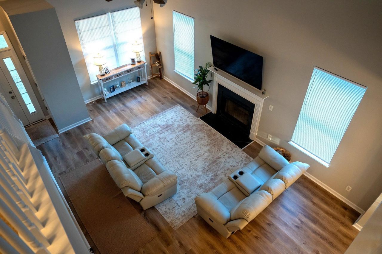 2039 Chadbury Ln. Photo 7