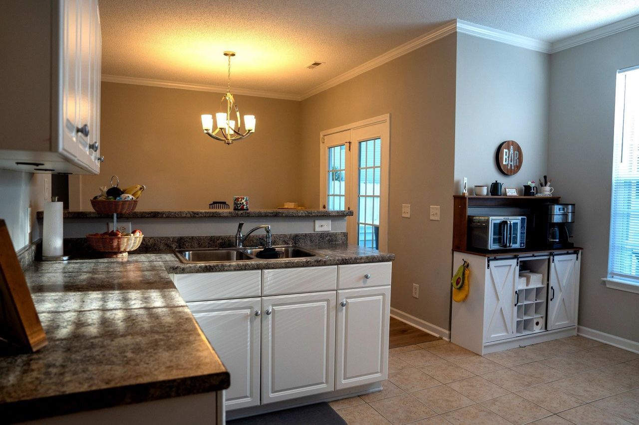 2039 Chadbury Ln. Photo 9